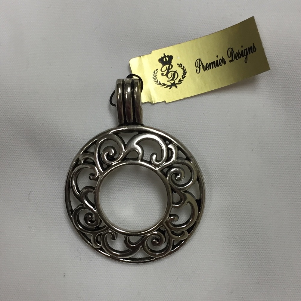 Premier Designs “Annette” necklace enhancer